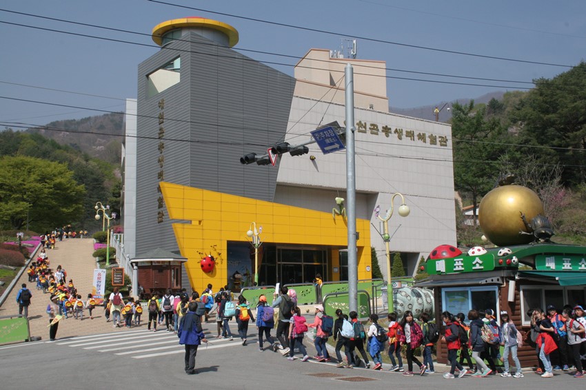 2.예천곤충생태원 어린이 단체 관람객 인기몰이 !
